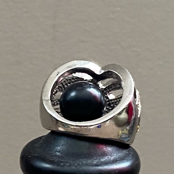Vintage Rhodium plated black enamel & clear rhinestones women ring.Size 7.5 Used - Picture 7 of 7